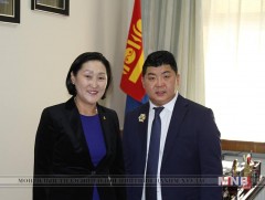 Д.Баттөмөр Алтан гадас одон хүртжээ