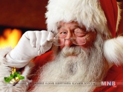 Санта Клаус хар, цагаан хувцастай байжээ