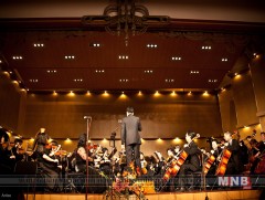 Рихард Штраусын “Алсо Спрач Заратустра” симфони эгшиглэнэ