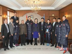 Өвлийн олимпод оролцох тамирчдыг 14 хүн дагалджээ