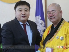 Төрийн дээд одон медаль гардуулав