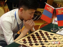 Ц.Отгонбилэг Хятадын тамирчинтай тэмцээнийг тэргүүлж байна