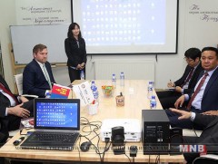 Азийн сангийн ерөнхийлөгч бизнес эрхлэгч эмэгтэйчүүдийн төвөөр зочиллоо