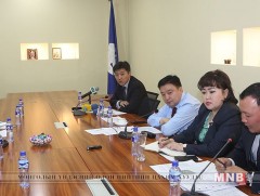 Хотын дарга иргэдтэй уулзлаа