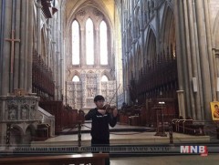 Монголын 13 настай хүү Их Британийн тайзнаа хийлийн гайхамшгийг үзүүлжээ 