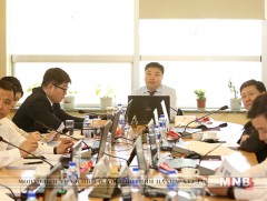 Монгол бичгэн гэрлэн чимэглэлийг хотын төвд байршуулна