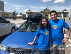 Монгол залуус 35 оронд автомашинаар аялана 