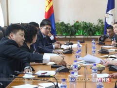 Хотын дарга иргэдтэй уулзаж, асуудлыг шийдвэрлэлээ