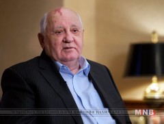Михаил Горбачев: Бага болон дунд тусгалын пуужингийн зэвсэглэлийг хорогдуулах тухай гэрээнээс АНУ ..