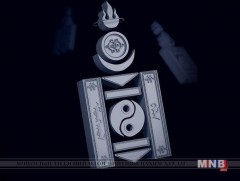 Сонсогчдын асуултад хууль зүйн тайлбар өгч байна 