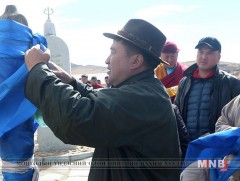Нийслэлийн шав тавьсан газарт хүндэтгэл үзүүллээ