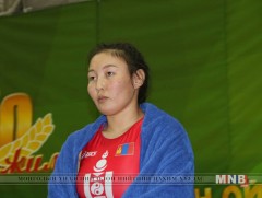 М.Хишигмаа хүрэл медалийн төлөөх барилдаан хийнэ