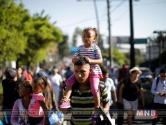 Эль-Сальвадороос 2000 дүрвэгч АНУ-ыг зорин хөдөллөө 