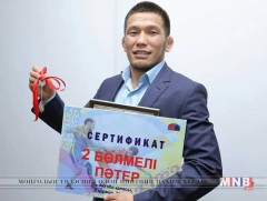 Казахстаны өмнөөс барилдаж буй лигонер бөхөд хоёр өрөө байр өгчээ