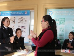 Цагдаагийн алба хаагчид дохионы хэл сурлаа