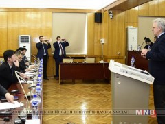 “Нийтийн сонсголыг үр дүнтэй зохион байгуулах нь” сэдэвт сургалтад оролцогчид загвар нийтийн сонсг..