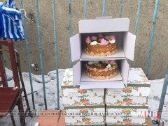 Үйлдвэрлэсэн он сар, хадгалах нөхцөл бичигдээгүй бялууг ил задгай, хөлдөөсөн байдлаар зарж байжээ 