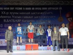 Боксын УАШТ-ээс хоёр алт, нэг хүрэл медаль хүртлээ