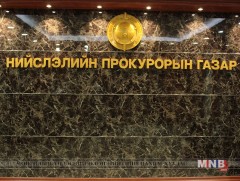 Элсэлтийн шалгалтанд хууль бусаар тэнцүүлж хахууль авсан гэв