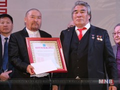 “Утгын чимэг-22” наадмын түрүүг Өвөрхангайн зохиолч С.Дамдиндорж хүртлээ