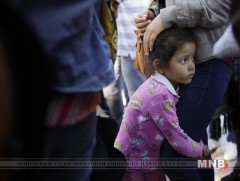 АНУ-ын Засгийн газар мэдэгдэж байснаасаа ч олон дүрвэгч хүүхдийг эцэг, эхээс нь салгажээ 