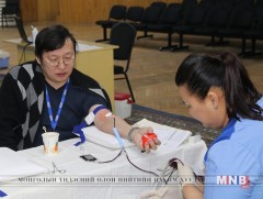 МҮОНРТ-ийн уран бүтээлч, ажилтнууд цусаа хандивлав