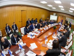 Хүүхдээ асарсан эцэг, эх, асран хамгаалагчид цалинтай чөлөө олгох санал гаргав