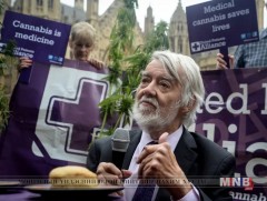 Британийн парламентийн гишүүн Пол Флинн нас баржээ 