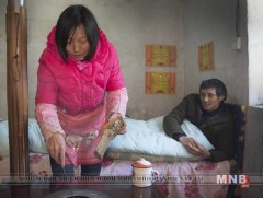 Доод бие нь мэдээгүй болсон нөхрөө 18 жил асарчээ