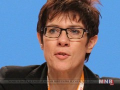 Аннегрет Крамп-Карренбауэр: Цагаачлалын асуудлаар хатуу бодлого баримтална 