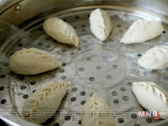 Бууз жигнэхдээ гялгар уут тавьж жигнэхгүй байхыг анхааруулж байна