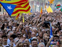 Испанийн ард иргэд Каталон мужийг салан тусгаарлахыг эсэргүүцэж байна