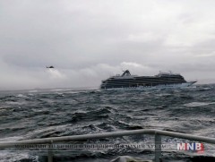 “Викинг Скай” хөлөг онгоцыг Молде хотын боомтод чирч авчирчээ  