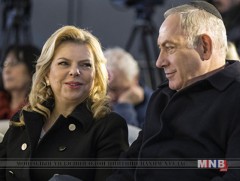 Израйлын Ерөнхий сайдын эхнэр, хүүхдийн утсыг чагнасан гэв 