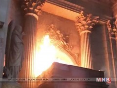 Түүхэн сүмд гал гарчээ 