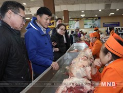 Хотын захирагч хүнсний гол бүтээгдэхүүн болох махны үнэ дээр анхаарч ажиллана