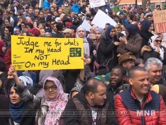 Шашны хувцасны хоригийн тухай хуулийг эсэргүүцсэн жагсаал боллоо