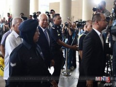 Малайзын Ерөнхий сайд асан Нажиб Разакийн шүүх хурал болж байна