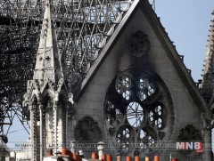 Нотр-Дамыг брезентээр хучив 