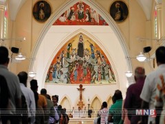 Католик сүмийн ням гарагийн мөргөл зэвсэгтэй цэргүүдийн хамгаалалтад боллоо