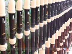 Бишгүүр, эвэр бүрээ хөгжмөөр хөгжимдөх арга барил