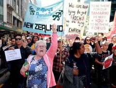 Шинэ Зеландад багш нар эсэргүүцлийн хөдөлгөөн өрнүүлж байна