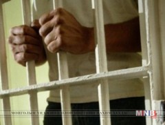 Тэсрэх төхөөрөмж, зэвсэг хадгалсан хэргээр баривчлагдсан этгээдийг энэ сарын 6-ныг хүртэл хорино