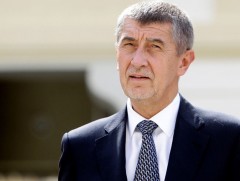 Хууль бусаар авсан байж болзошгүй 20 сая орчим долларыг эргүүлэн төлөхийг шаарджээ