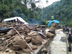 Үерт 202 байшин урсаж, дөрвөн гүүр нуржээ 