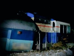 Бангладешт цуваа галт тэрэг замаас гарч, гүүрнээс унажээ 