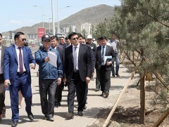 Наадамчдын зам дагуух тохижилт, ногоон байгууламжийн ажилтай танилцлаа