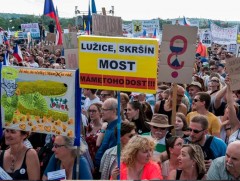 Андрей Бабишийг огцрохыг шаардаж байна