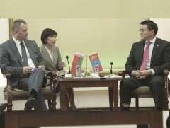 Хотын Захирагч Беларусь улсын Аж үйлдвэрийн сайд Утюпин Павел Владимировичтой уулзлаа