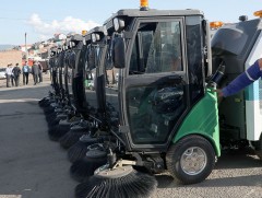 Цэвэрлэгээ угаалгын зориулалтын төхөөрөмжөөр хотын гудамж талбайг цэвэрлэнэ